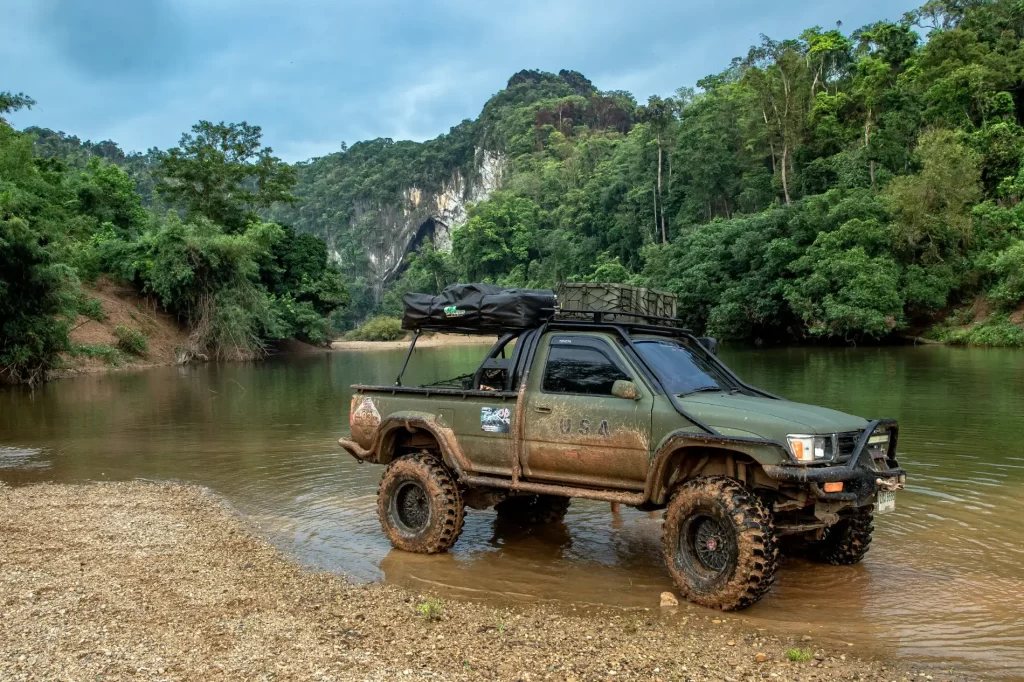 טיול גיפים במעמקי הלופ בטהקק