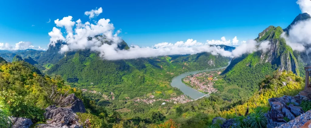 הנופים של לאוס - כל תמונה שווה מיליון מילים, בתמונה הנוף של נון קיו